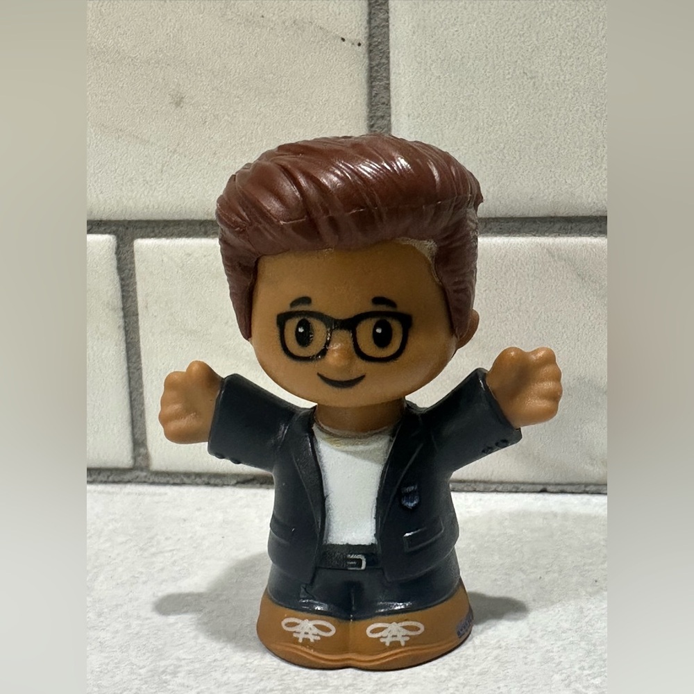 Fisher Price Little People Lot. Includes The Office Figure Set, Jim, Pam, Dwigh - Picture 6 of 11
